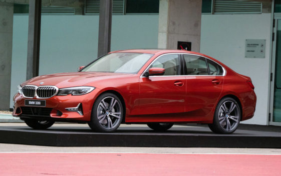 Первые фото BMW G20 с пакетом опций Luxury Line
