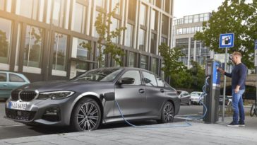Гонка «гибридов»: BMW 330e против Porsche Panamera Turbo S E-hybrid