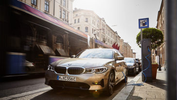 Электромобиль BMW 3-й серии тестировался в «камуфляже»