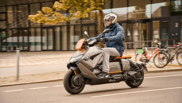 Новый скутер BMW CE 04