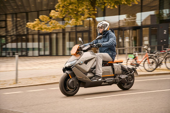 Новый скутер BMW CE 04