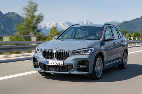 BMW X1 2022 на кольцевой трассе в новом видео