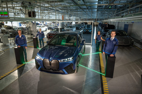 BMW празднует продажу миллиона «электромобилей»