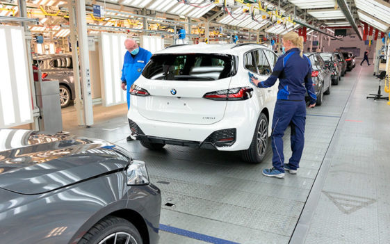 BMW постепенно восстанавливает производство