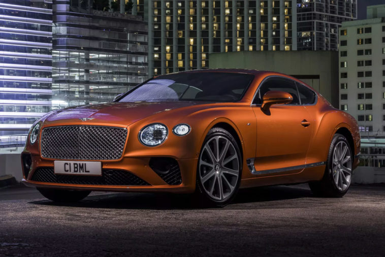 BMW M8 Competition гоняется c Bentley Continental GT: Кто быстрее?